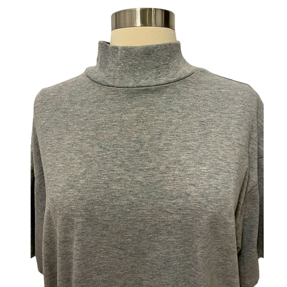 ASOS Women’s Top Size 8 Gray in Color - Picture 3 of 4